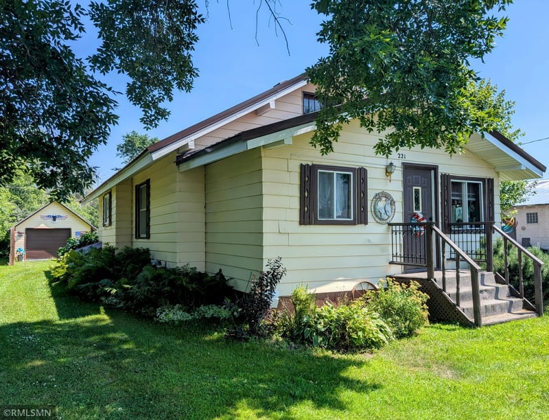 221 3rd Ave NE, Eagle Bend, MN 56446