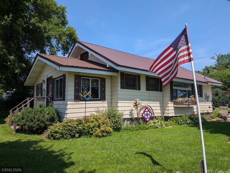 221 3rd Ave NE, Eagle Bend, MN 56446