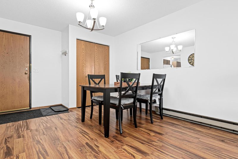 1207 Hewitt Ave #4, Saint Paul, MN 55104