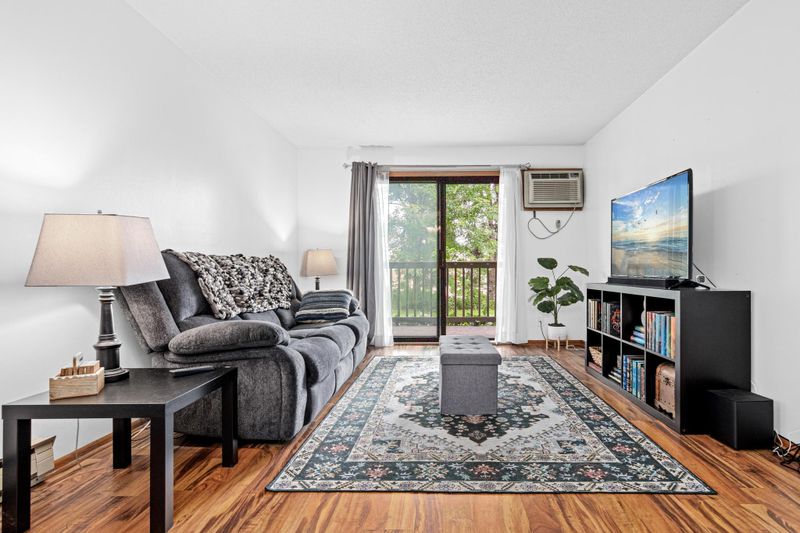 1207 Hewitt Ave #4, Saint Paul, MN 55104