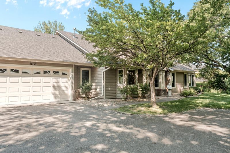 1112 Stratford Ln E, Burnsville, MN 55337