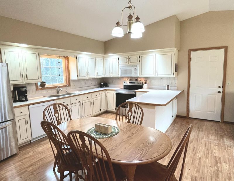 19080 Eidelweiss St NW, Cedar, MN 55011