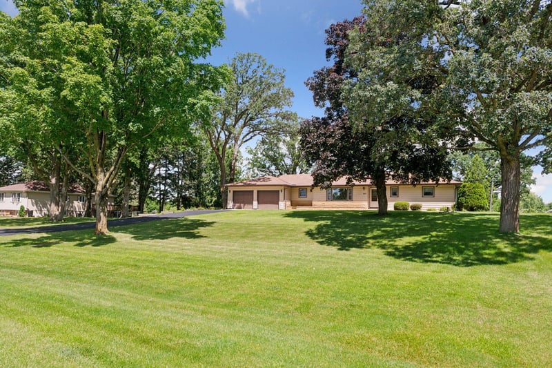 440 Oak Ln, Young America, MN 55397