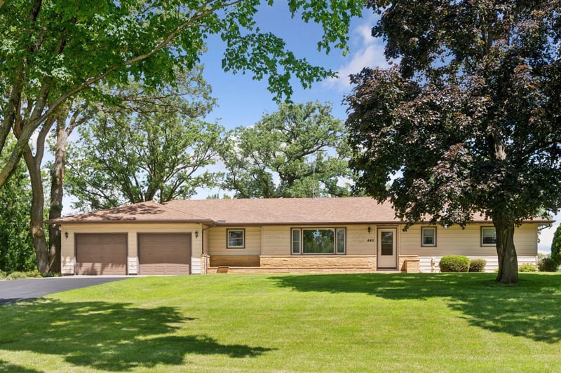 440 Oak Ln, Young America, MN 55397