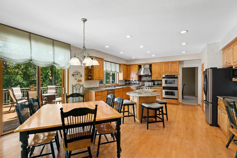 18280 Overland Trl, Eden Prairie, MN 55347