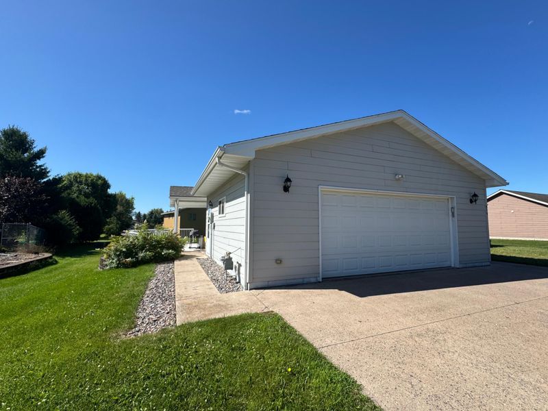 516 2nd St NW, Hinckley, MN 55037