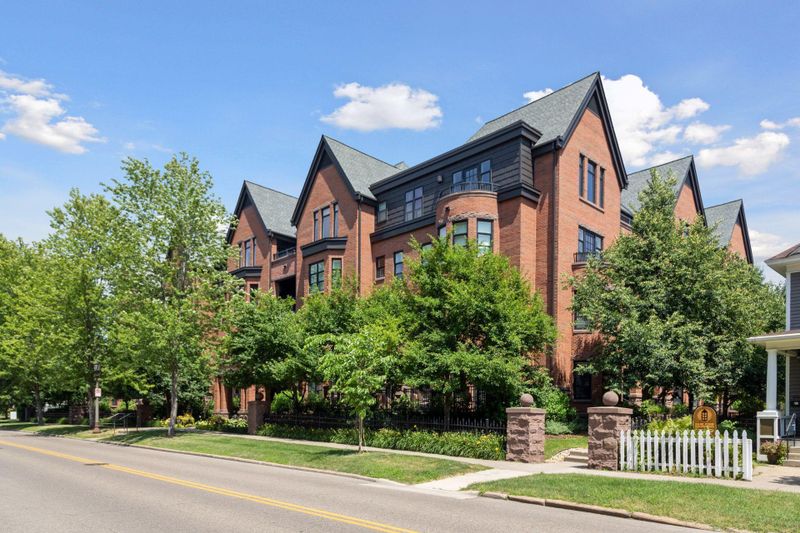 80 Western Ave N #103, Saint Paul, MN 55102