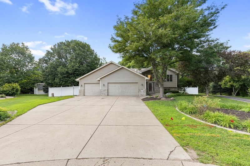 4608 Marigold Ave N, Brooklyn Park, MN 55443