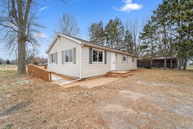 12005 Stacy Trl, Chisago City, MN 55013