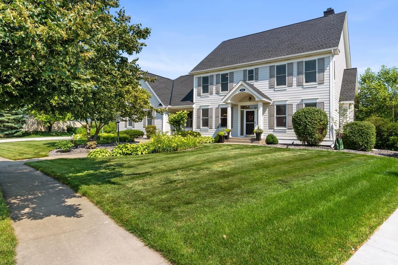 3221 Crestmoor Dr, Woodbury, MN 55125