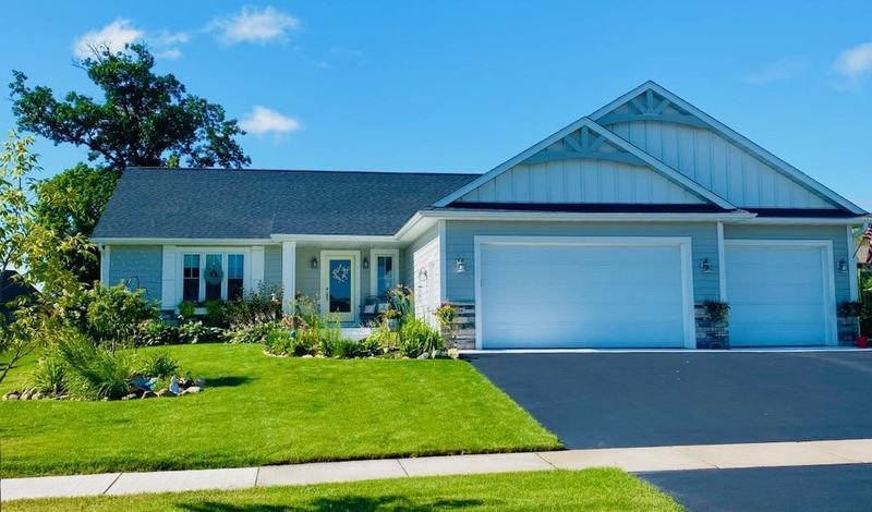404 Westwood Dr, River Falls, WI 54022
