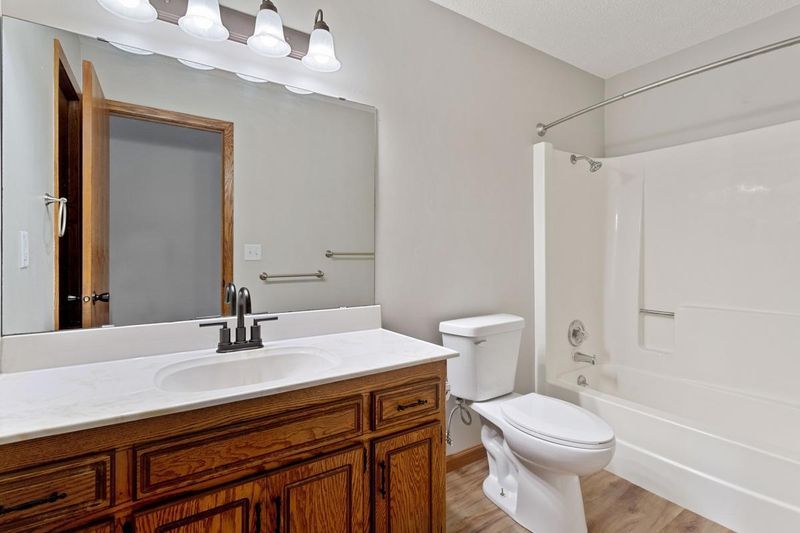 1330 Dellwood St S, Cambridge, MN 55008
