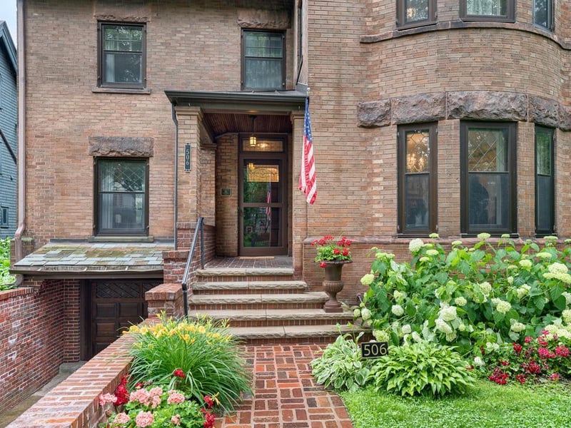 506 Grand Hill, Saint Paul, MN 55102