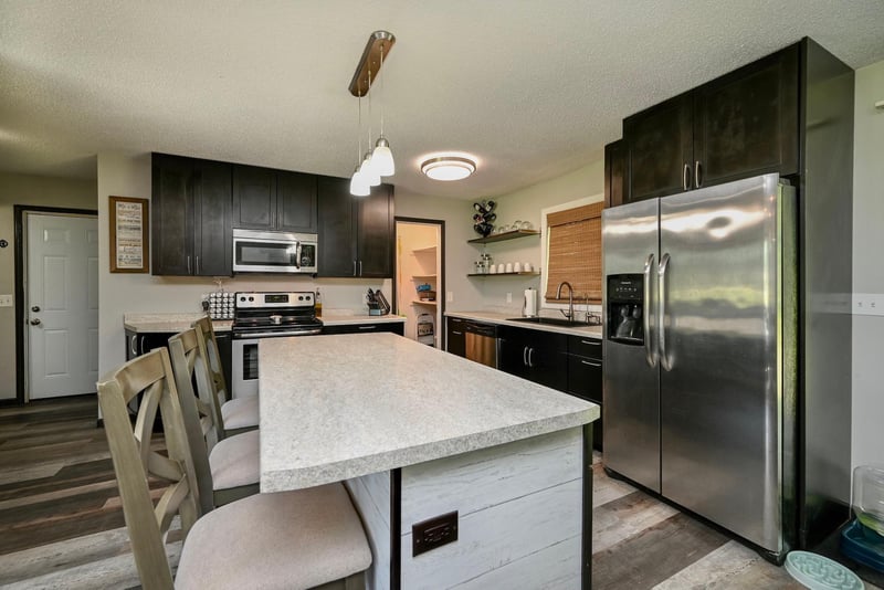 300 S 1st St, Kellogg, MN 55945