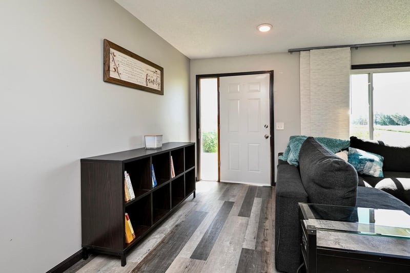 300 S 1st St, Kellogg, MN 55945