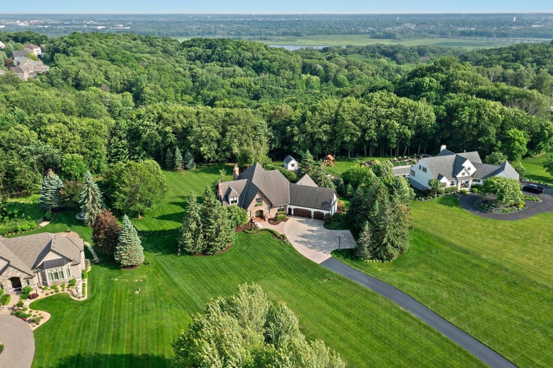 9921 Deerbrook Dr, Chanhassen, MN 55317