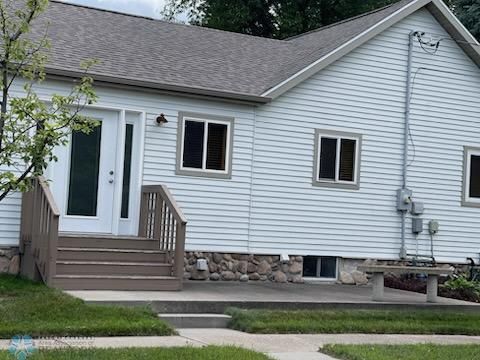 322 13th St N, Moorhead, MN 56560