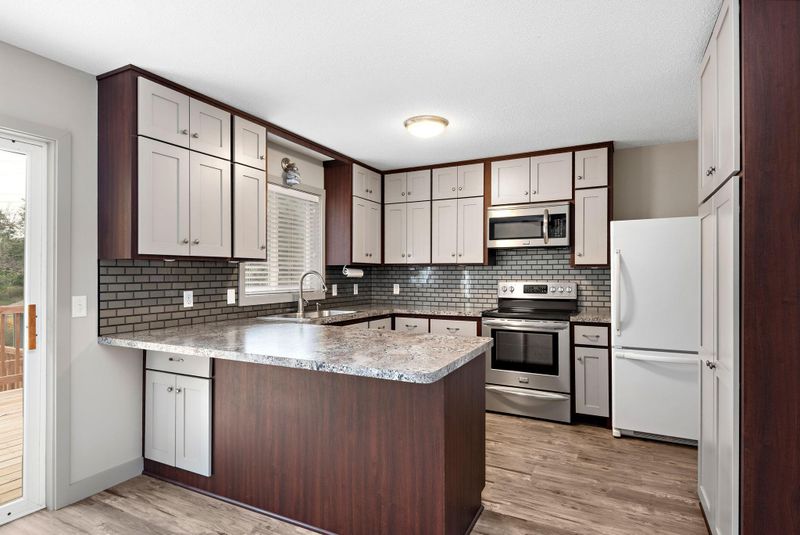 1805 W River St, Monticello, MN 55362