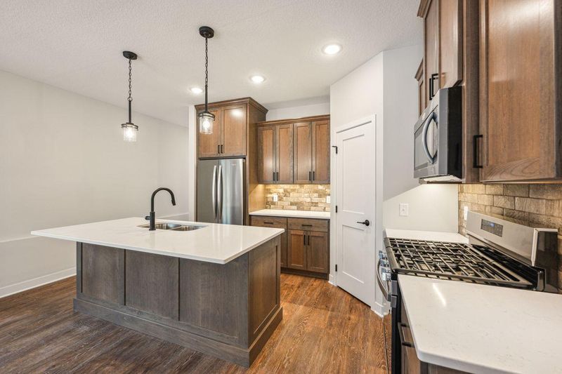 190 Morning Dr, Mayer, MN 55360
