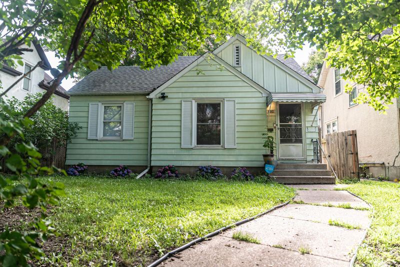 3030 Queen Ave N, Minneapolis, MN 55411