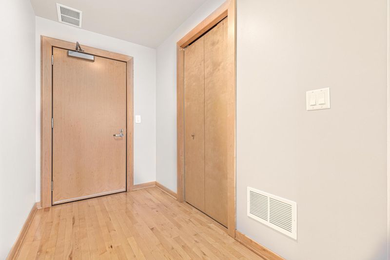 740 Portland Ave #909, Minneapolis, MN 55415