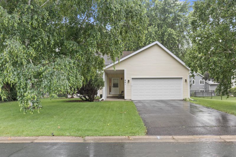 861 Lake Susan Dr, Chanhassen, MN 55317