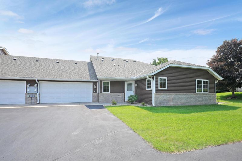 6105 Creekview Ln N, Brooklyn Park, MN 55443