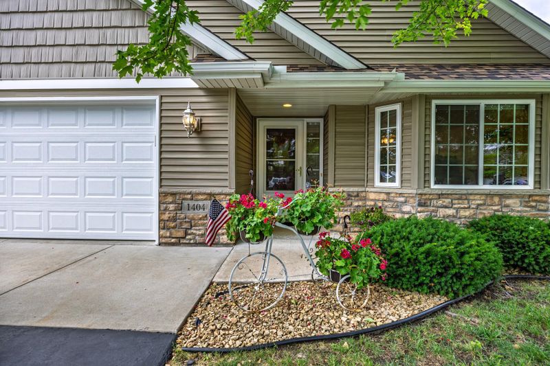 1404 3rd St SE, New Prague, MN 56071