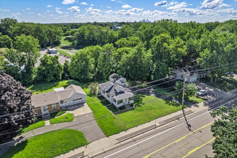 4000 Douglas Dr N, Crystal, MN 55422