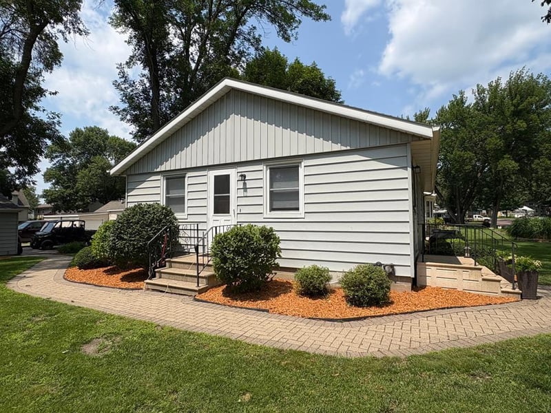 616 3rd Ave NE, Sleepy Eye, MN 56085