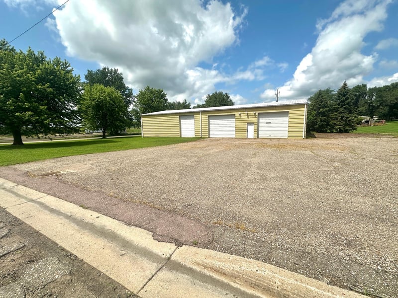 139 2nd Ave, Round Lake, MN 56167