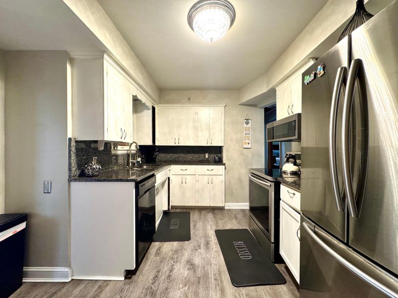 1464 Upper Afton Rd, Saint Paul, MN 55106