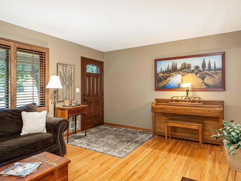 1944 9th St NW, New Brighton, MN 55112