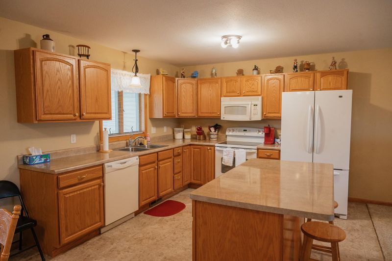 118 E 5th St N, Truman, MN 56088
