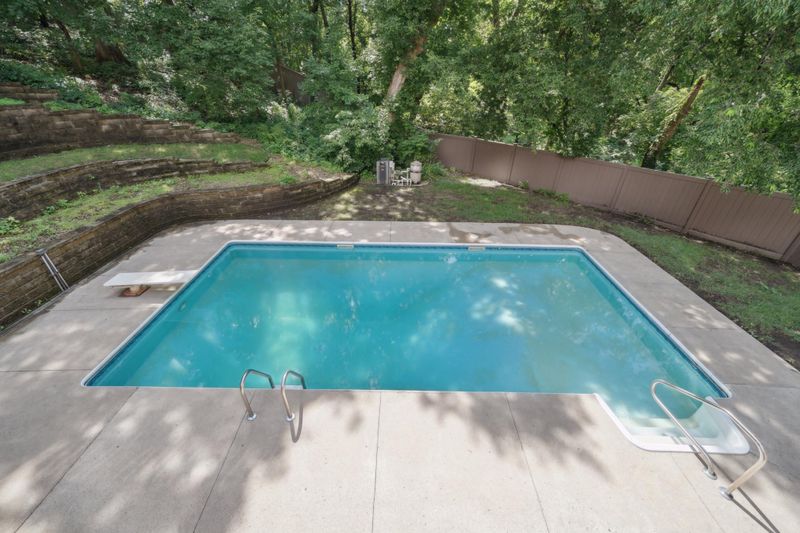 13608 Krestwood Dr, Burnsville, MN 55337