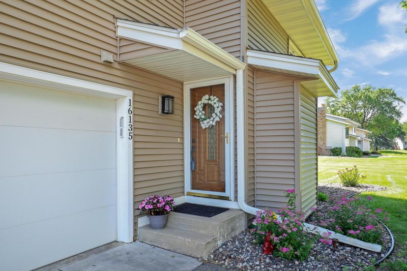 16135 Flagstaff Ct N, Rosemount, MN 55068
