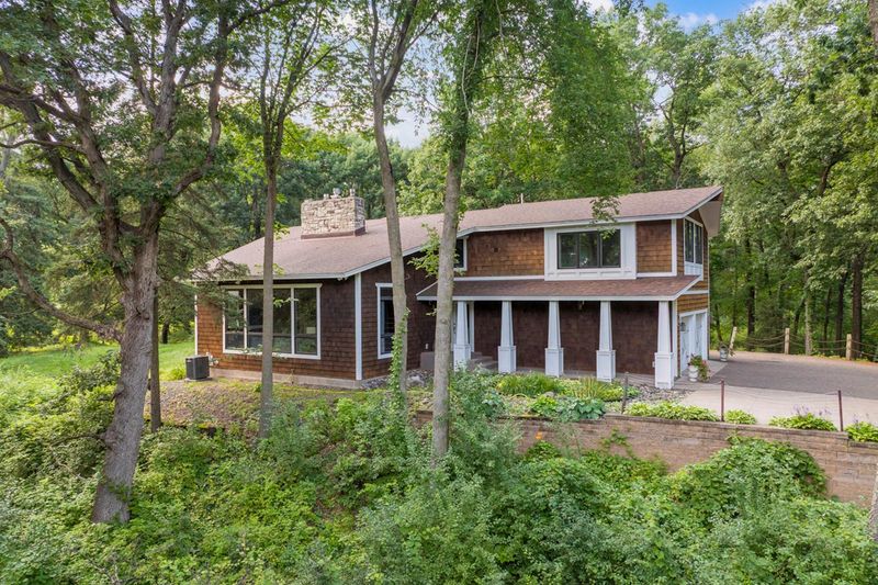1 Partridge Ln, North Oaks, MN 55127