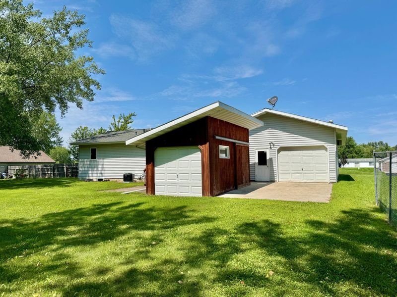 404 Ridgecrest Dr, Pelican Rapids, MN 56572