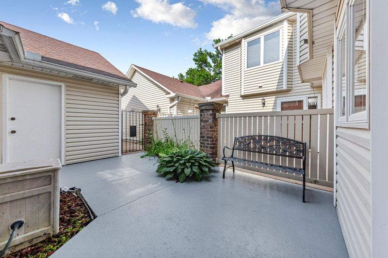 994 Hill Ct, Shoreview, MN 55126