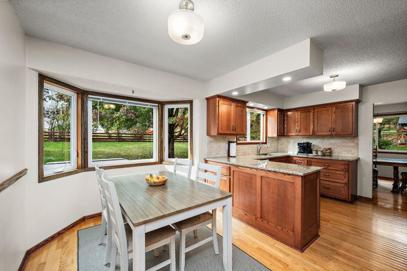 5800 Scenic Heights Dr, Minnetonka, MN 55345