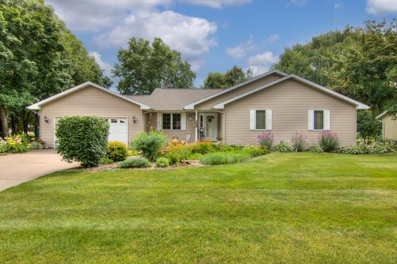 530 12th St E, Wabasha, MN 55981
