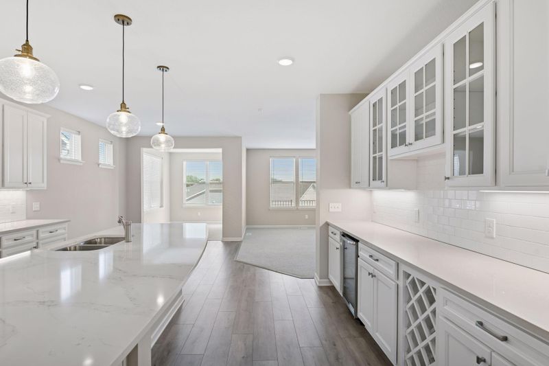 1095 Moers Dr, Chaska, MN 55318