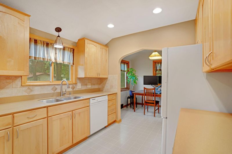 6883 Stillwater Blvd N, Oakdale, MN 55128