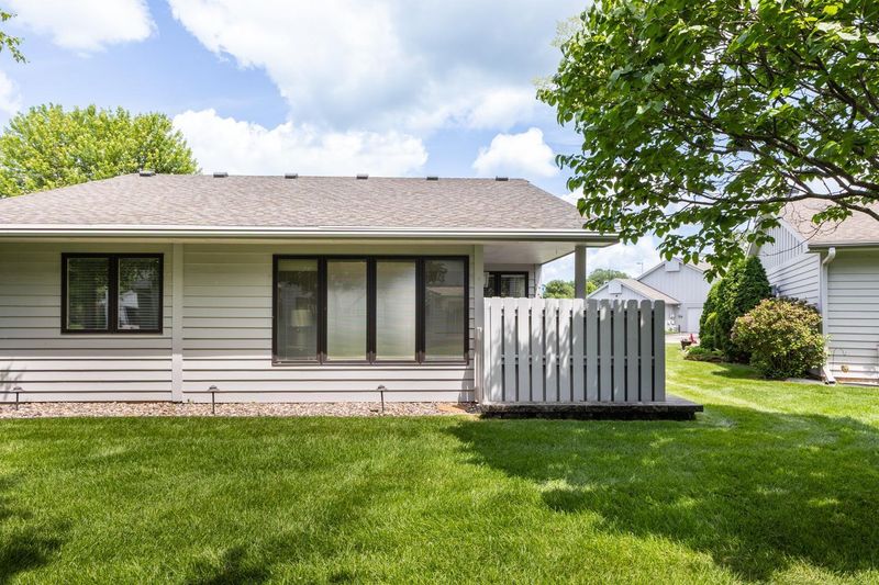 1705 Lakeview Dr SW, Rochester, MN 55902