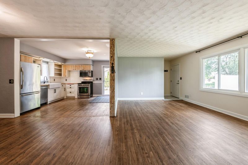 2079 Shale Ln, Eagan, MN 55122