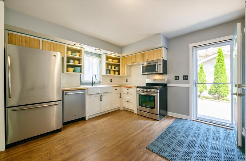 2079 Shale Ln, Eagan, MN 55122