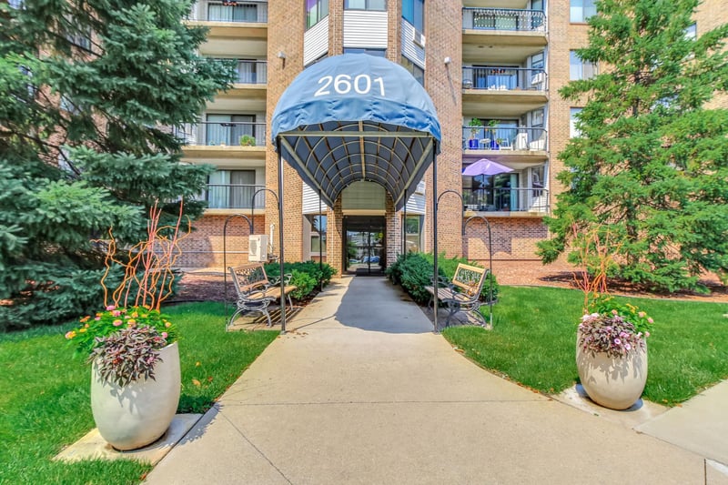 2601 Kenzie Ter #329, Saint Anthony, MN 55418