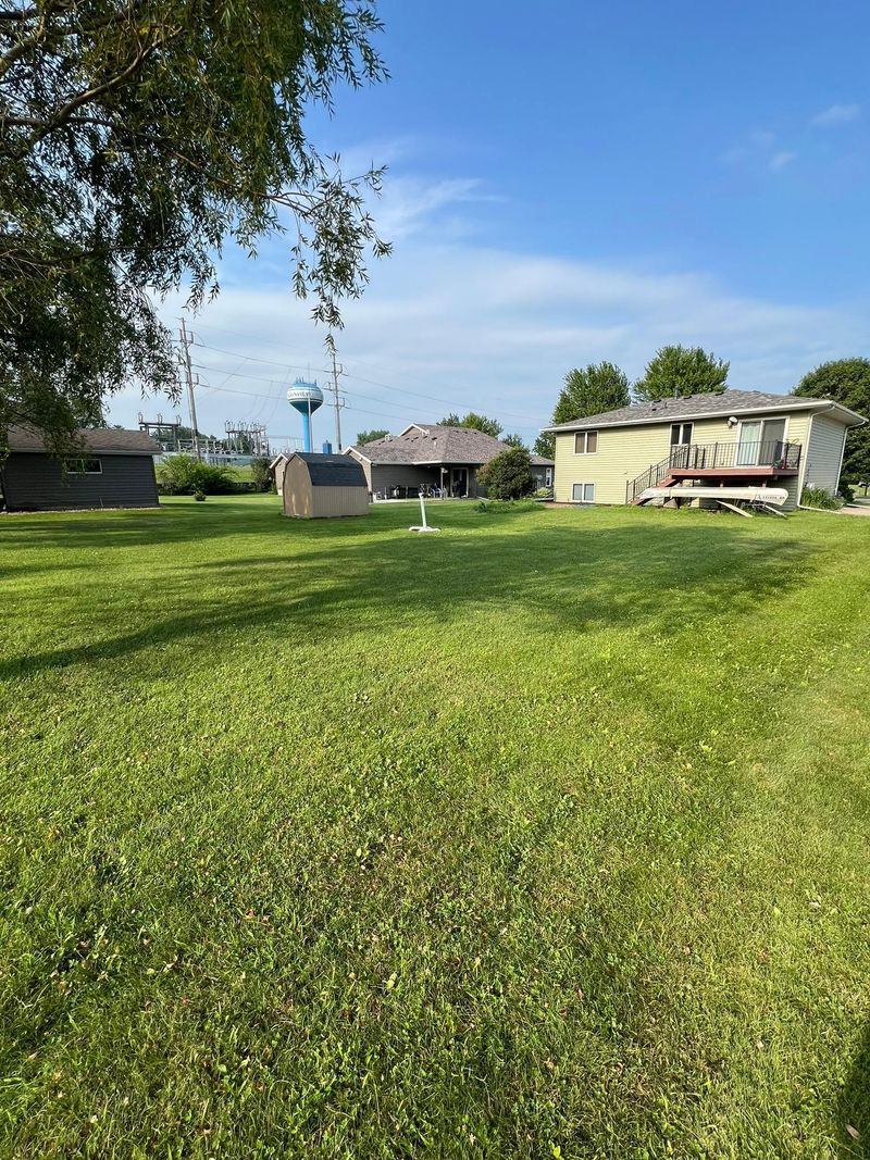 320 8th St SW, Plainview, MN 55964