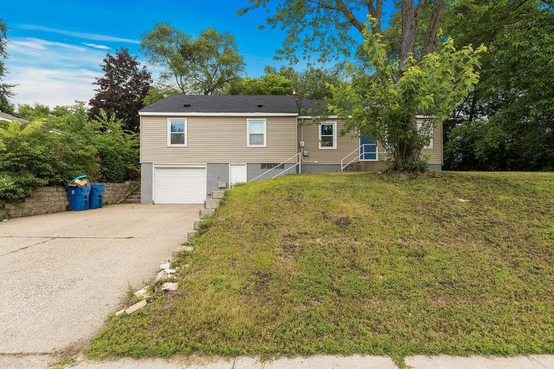 2710 W 110th St, Bloomington, MN 55431