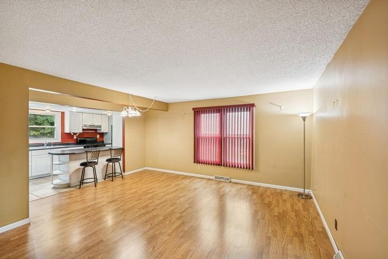 990 Omaban St, Saint Paul, MN 55106